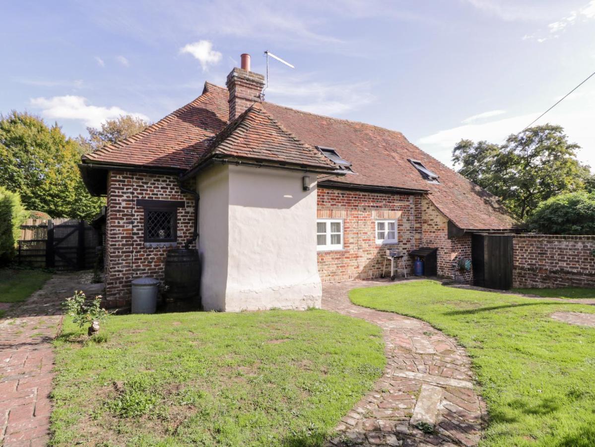 Brew Cottage Chislet Exterior photo
