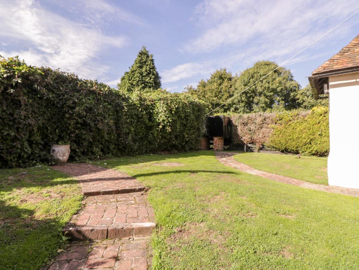 Brew Cottage Chislet Exterior photo